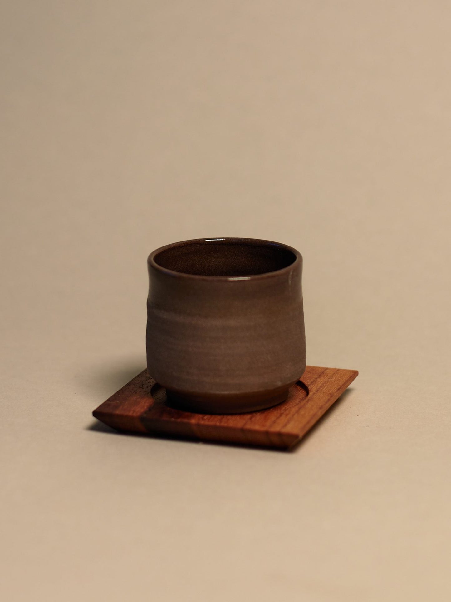 Handgefertigte Designer-Espressotasse aus Keramik von Moritz Frohnhöfer – exklusives Unikat bei Modern Masterpieces