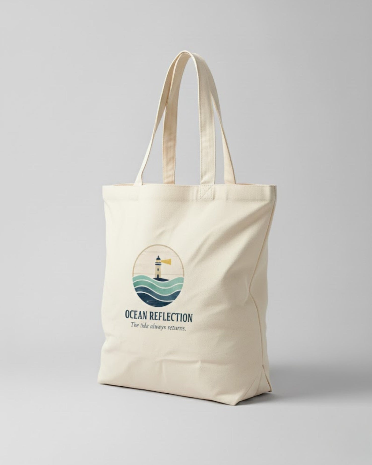 Nachhaltige Tote Bag mit Motiv „Ocean Reflection“ – maritimes Design mit Leuchtturm, inspiriert von Natur und Ruhe, Modern Masterpieces